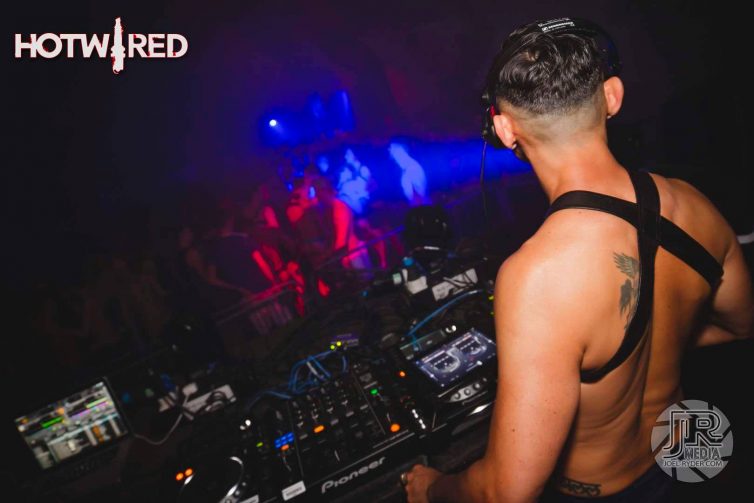 1505_hotwired004