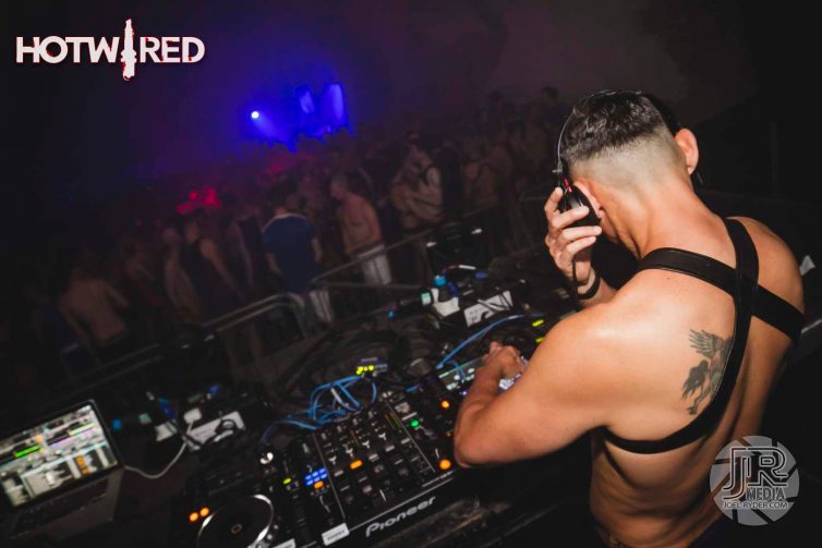 1505_hotwired005